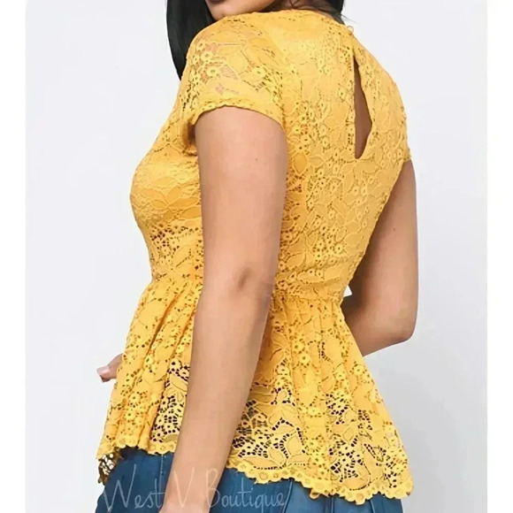 🇺🇸BOGO🆓-Yellow Lace Flower Round Neck Short Sleeve Ruffle Hem Top With Lining - Picture 2 of 4